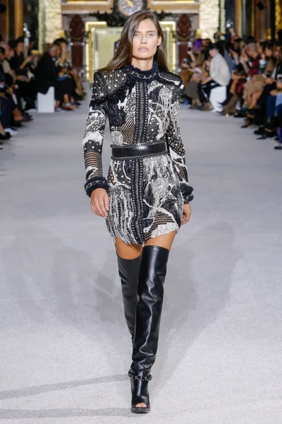 Look 10